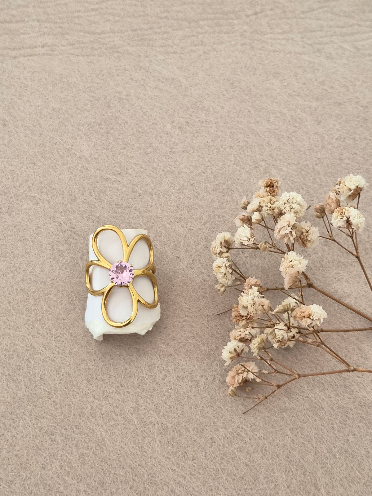 Ring bloem met roos steentje